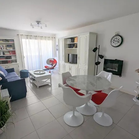 Centre - T2 Avec Balcon, Parking Securise, Proche Gare, Commerces Et - Fr-1-420-90