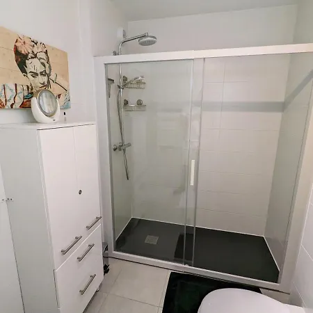 Apartment Centre - T2 Avec Balcon, Parking Securise, Proche Gare, Commerces Et - Fr-1-420-90 *