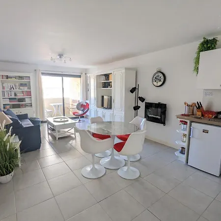 Centre - T2 Avec Balcon, Parking Securise, Proche Gare, Commerces Et - Fr-1-420-90 * Arcachon