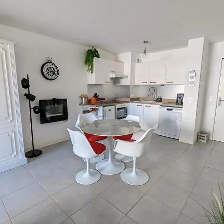 Centre - T2 Avec Balcon, Parking Securise, Proche Gare, Commerces Et - Fr-1-420-90 Апартаменты *