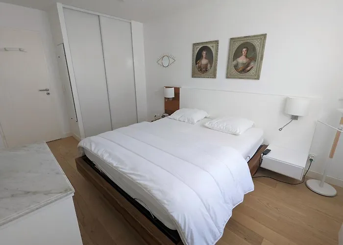 Apartment Centre - T2 Avec Balcon, Parking Securise, Proche Gare, Commerces Et - Fr-1-420-90 *