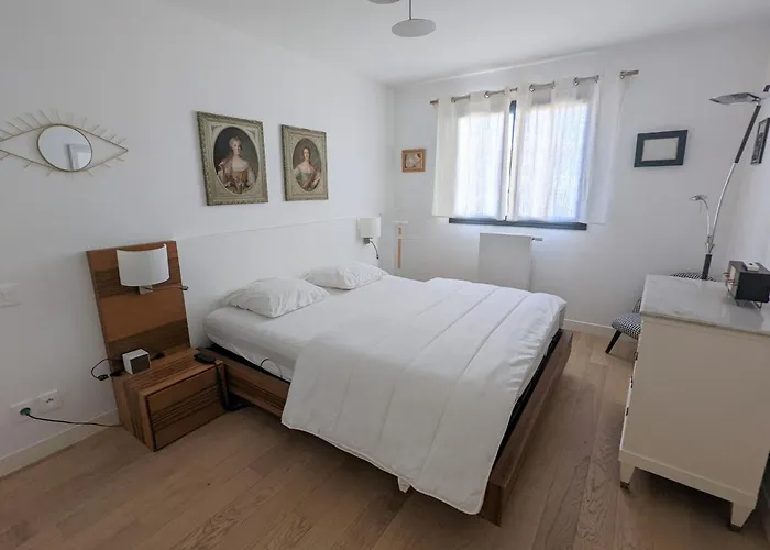 Apartment Centre - T2 Avec Balcon, Parking Securise, Proche Gare, Commerces Et - Fr-1-420-90